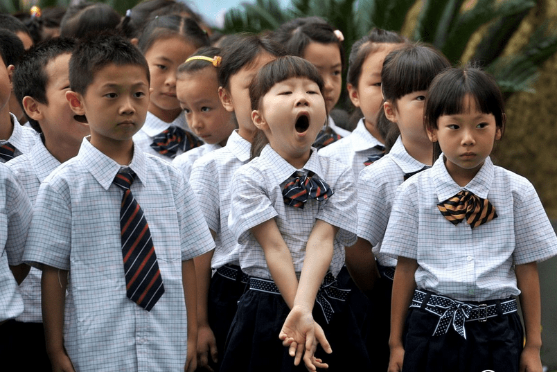 开学在即 培养一个小学生要花多少钱 数额碾碎了妈妈们的三胎梦 孩子