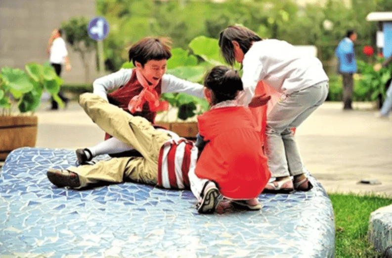 反面教材|一种新型“冷暴力”在幼儿园盛行,学生默默承受,家长却蒙在鼓里