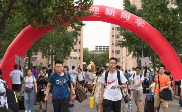 原创又是一年开学季,安徽财经大学迎新标语走红,每条都不让学生失望