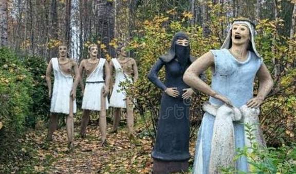 芬兰最“可怕”的公园，恐怖的雕像遍地，游客还慕名而来