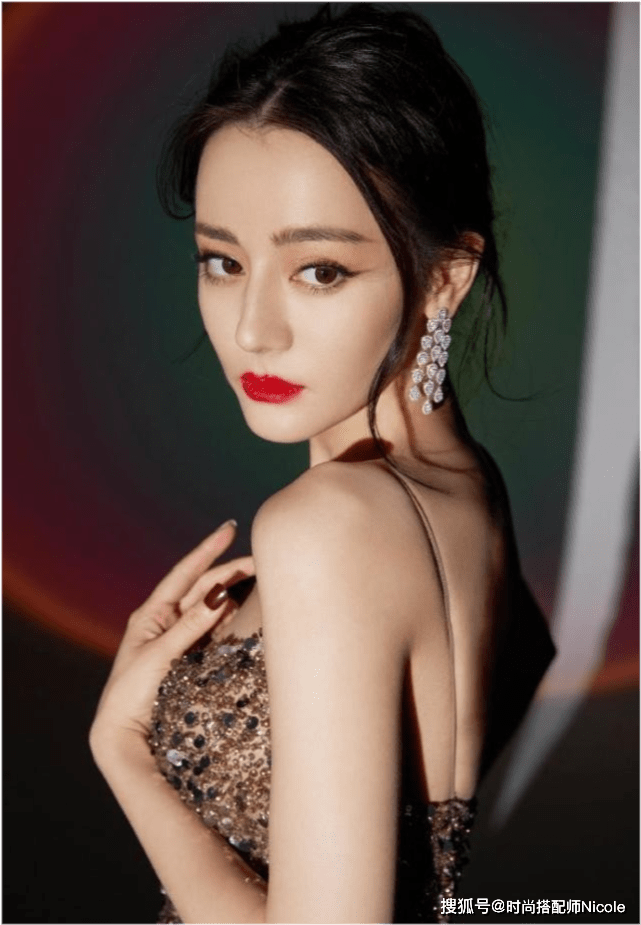 Nicole几十块涂出几百的效果！热巴晒的“平价”口红绝了！真是良心国货