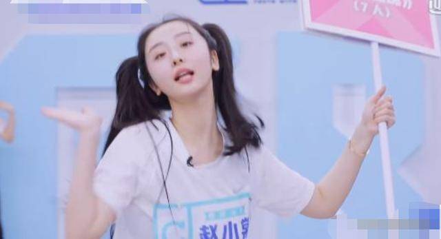 马尾女星双马尾,邱淑贞女儿撞脸邓紫棋,周冬雨''手抓鸡窝''