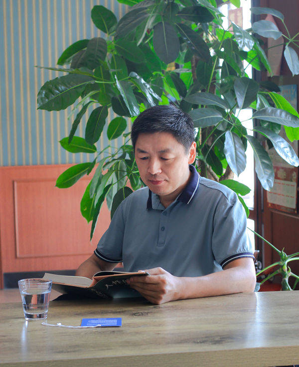 书法家李增辉 温文尔雅姿态井然 作品展