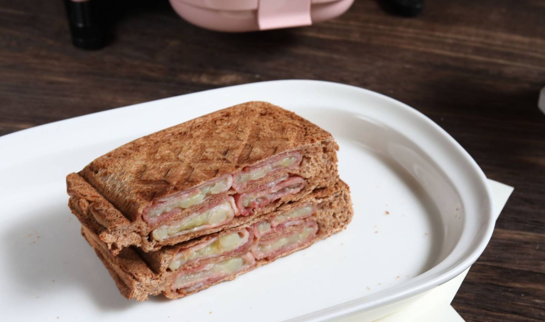 因为|叫醒女儿的不是闹钟，而是心心念的三明治早餐，咬一口满嘴幸福感