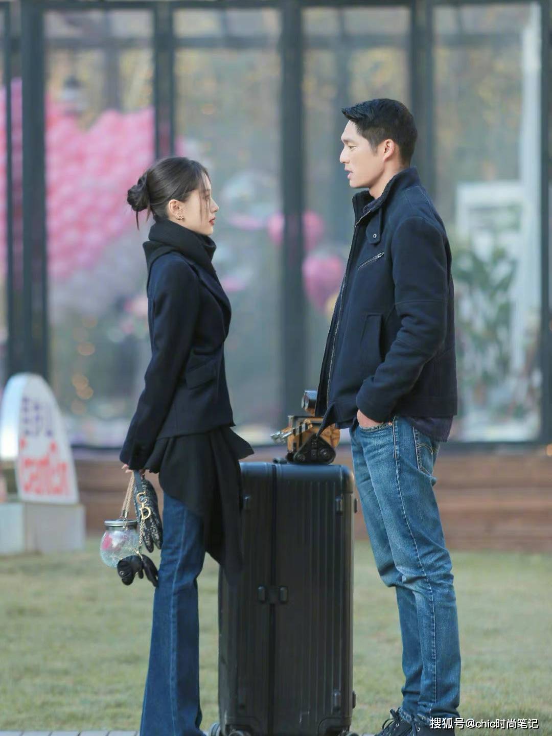 曲线 阔腿裤都烂大街了，穿穿马蹄裤吧，让你的长腿没有尽头