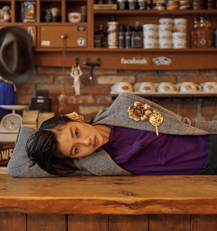 身材 《鱿鱼游戏》郑浩妍原是名模,身材纤瘦却是衣架子,厌世脸挺高级