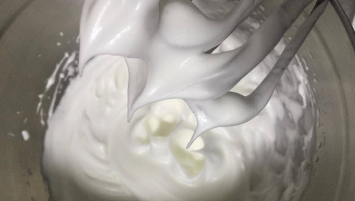 做法|2个蛋清,1盒酸奶,教你做好吃的零食,咬一口嘎嘣脆,入口即化