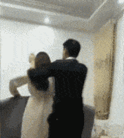搞笑GIF：老婆你快來，我要給你一個驚喜 搞笑整蠱 第13张