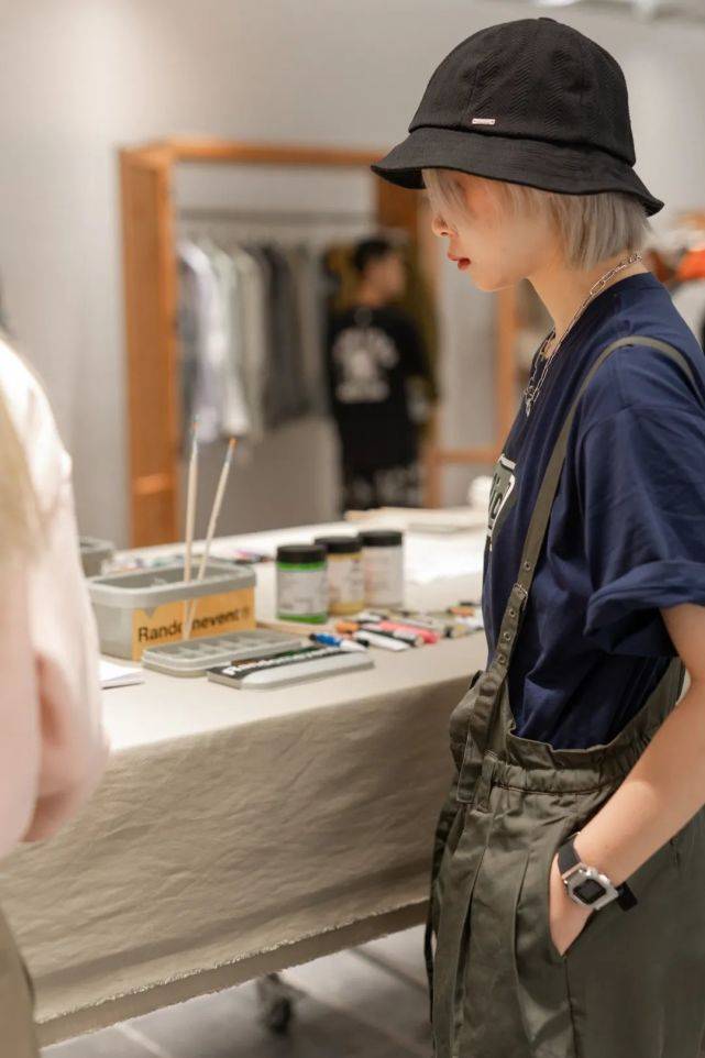 实验性 天猫开抢!Dickies新联名火爆首发现场,全渠道发售计划启动!