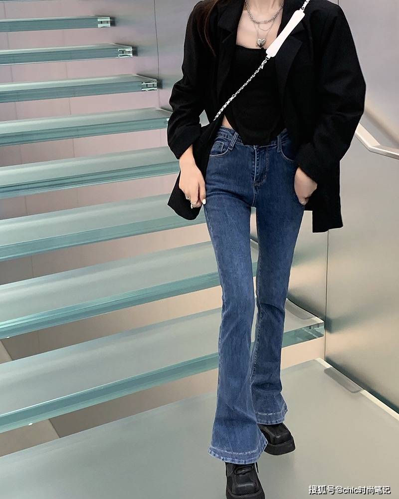 曲线 阔腿裤都烂大街了，穿穿马蹄裤吧，让你的长腿没有尽头