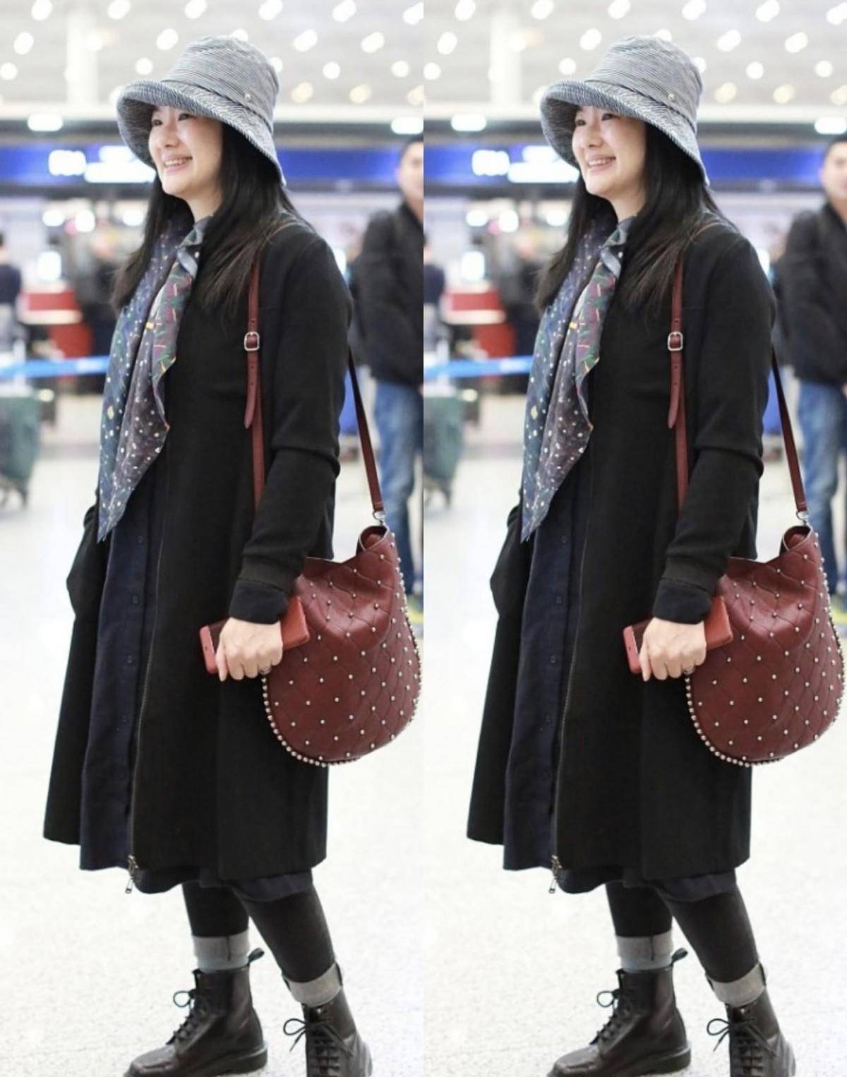 私下里 咏梅的气质真是没得说，私下里就算素颜出镜，看起来也很温柔