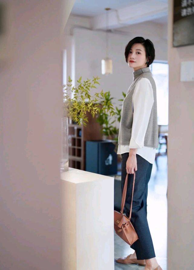 卫衣 想要美出圈，就要学会穿衣搭配，邂逅一场秋末浪漫