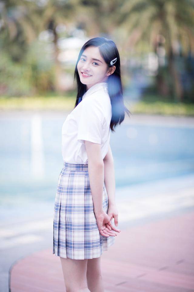 黑色 又被周洁琼“帅”到了,露肩上衣搭黑色长裤张扬酷炫,简直A爆了