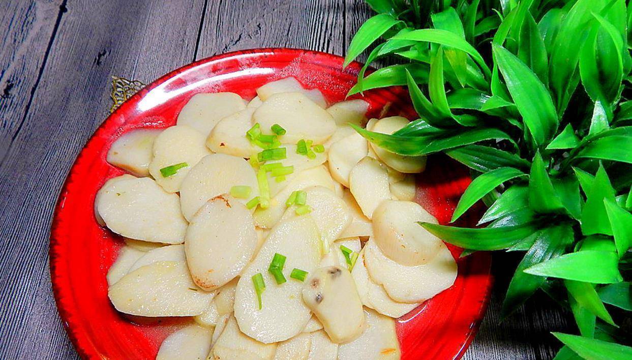 葱花妈妈50岁像25岁，只因常吃这种碱性食物，美容乌发显年轻