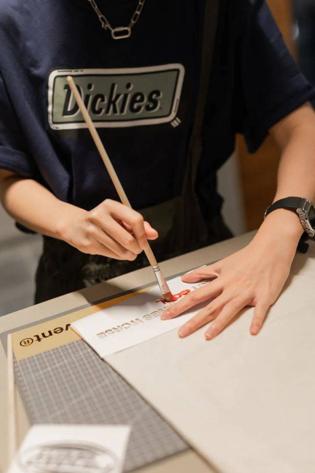 实验性 天猫开抢!Dickies新联名火爆首发现场,全渠道发售计划启动!