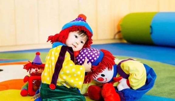 社交能力|幼儿园老师透露：第一天上幼儿园不哭的娃，多半是出自这4种家庭