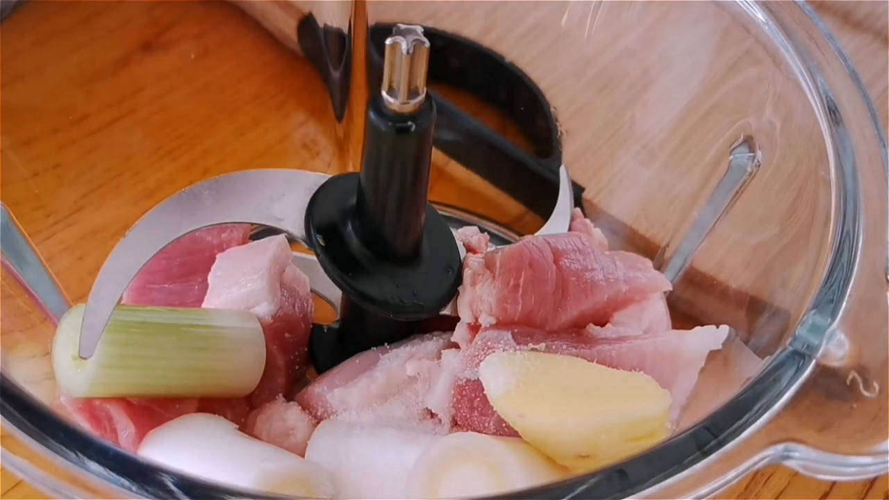 藕里面装糯米和肉的做法 3c27461c9b4b437f82cb08c15ac022be.jpeg