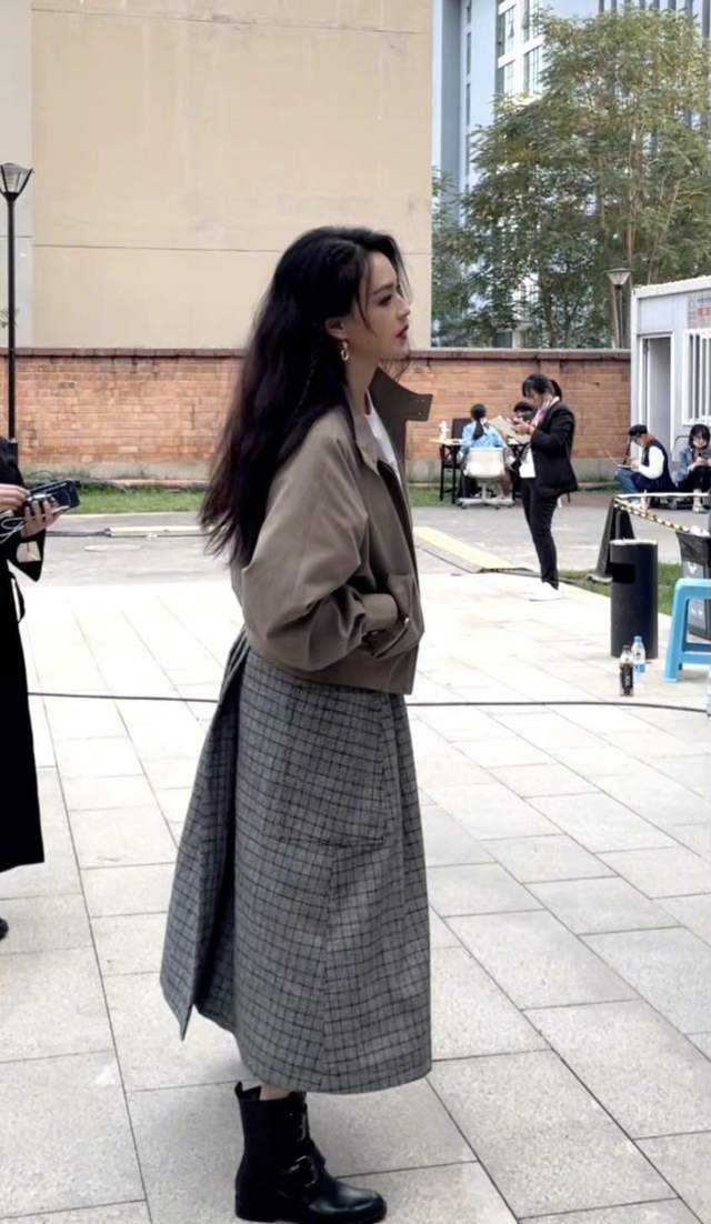 整体 两大女神罕见同框!45岁舒淇变绝美女神,61岁惠英红皮肤真白皙