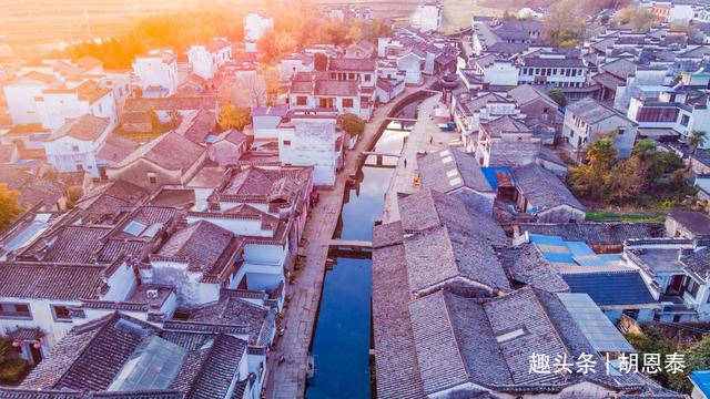 徽州古村唐模，和西递宏村平级，村中藏着一座“小西湖”