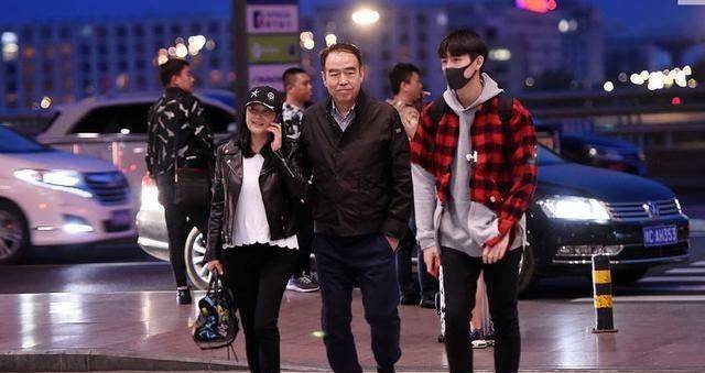 能力|陈凯歌陈飞宇父子传承的群嘲体质:能力弱心眼小、精致利己改国籍