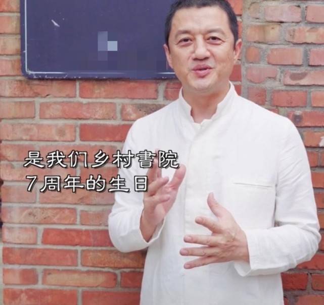 生日 李亚鹏正式过50岁生日好心酸！穿唐装变老头，小19岁女友一直没在
