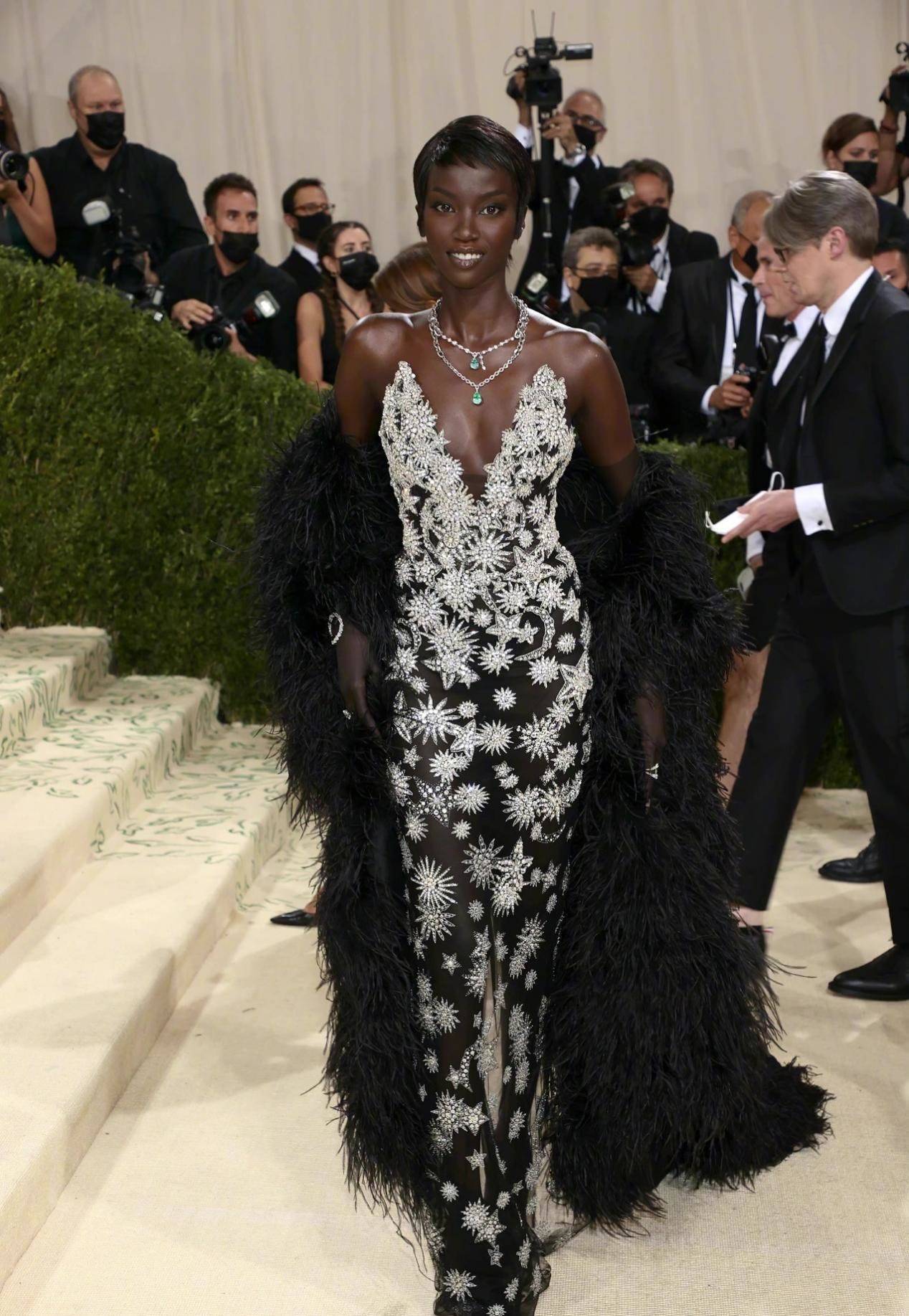 吉克做人群中最耀眼的那抹黑！比白皮高级比黄皮健美，没颜值hold不住