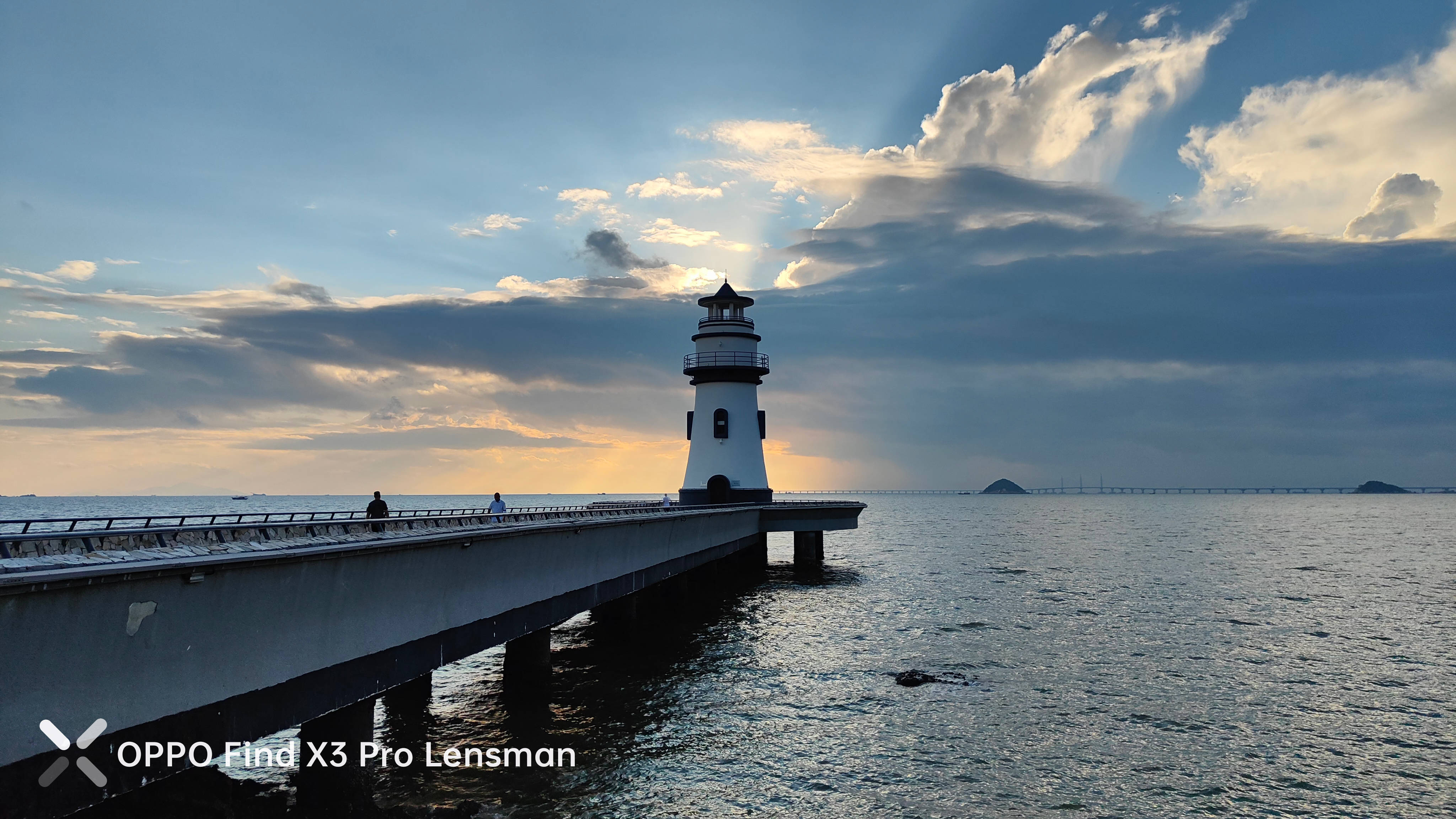 就连海边日出这样一个光线昏暗的场景,oppo find x3 pro摄影师版还是