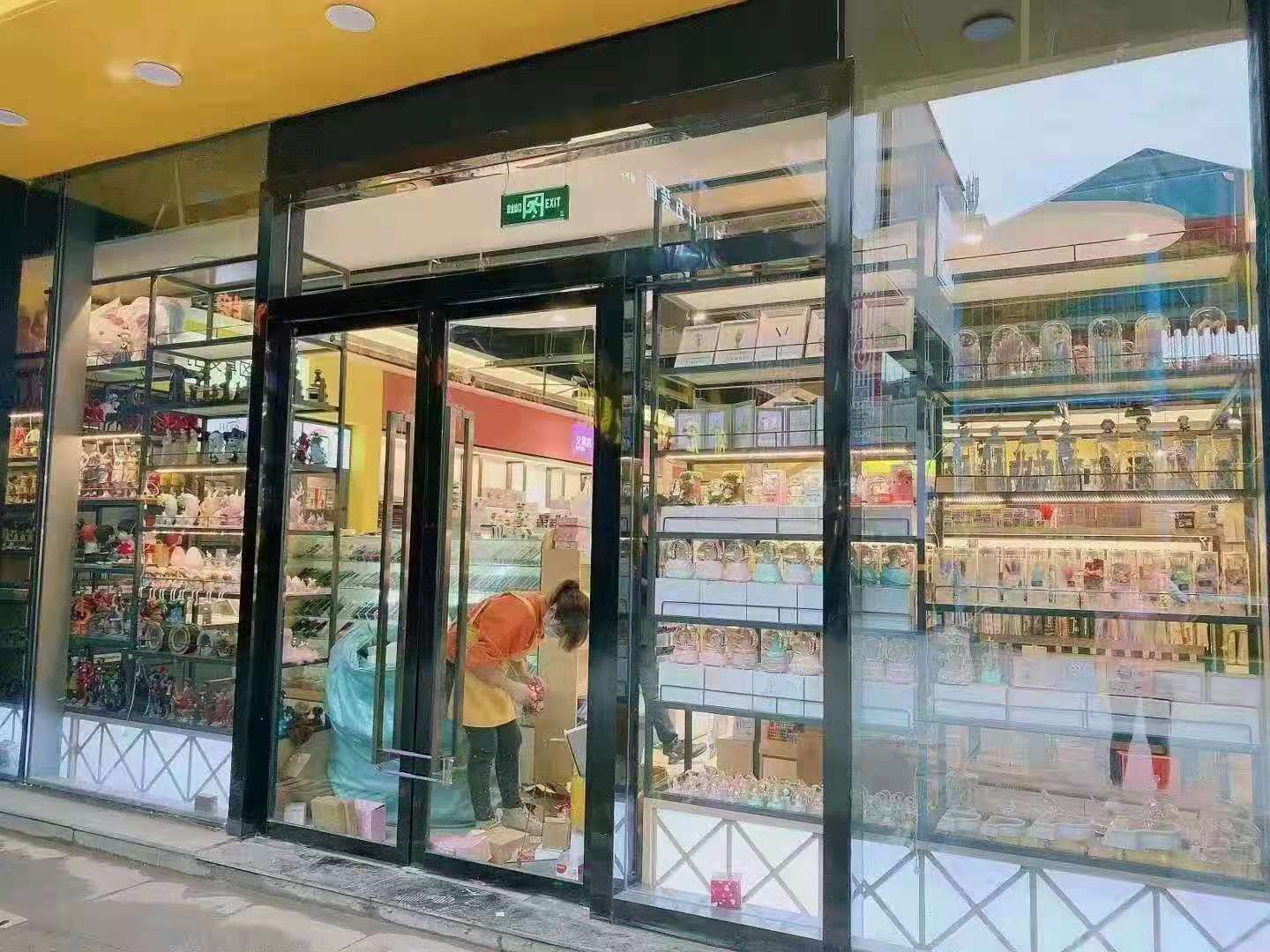 产品 极客优选快时尚百货 为人们打造了一个理想的购物百货天堂