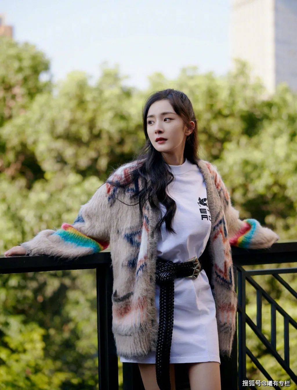 下半身 稳坐内娱街拍女王，杨幂到底赢在哪儿？