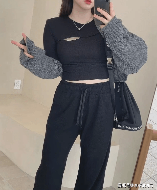 身材 别再说微胖女孩不会穿衣了,她的搭配,甩大家几条街