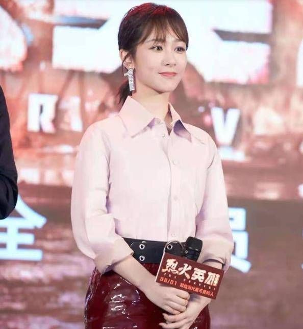 设计 江疏影和杨紫罕见撞衫,两人不仅身高差不多,连颜色审美也一个样