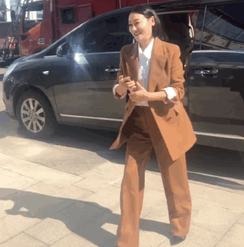 整体 两大女神罕见同框!45岁舒淇变绝美女神,61岁惠英红皮肤真白皙