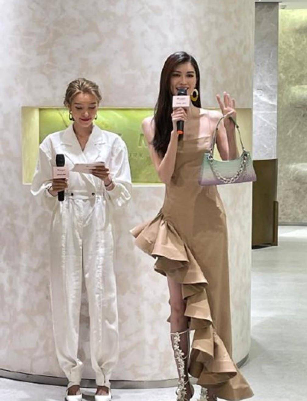 锁骨 何穗178身高太吸睛了，穿吊带裙瘦出了锁骨，体重和身高不成比例