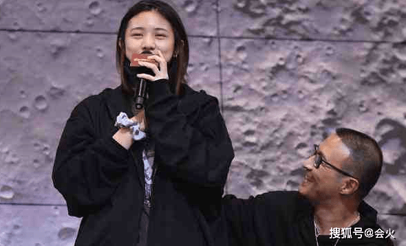 画面汪峰带大女儿为章子怡助力！感慨老婆太辛苦，夫妻隔空飞吻好甜蜜