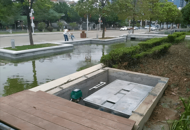 順峰山公園3600噸景觀水池過濾系統安裝後水質保持清澈