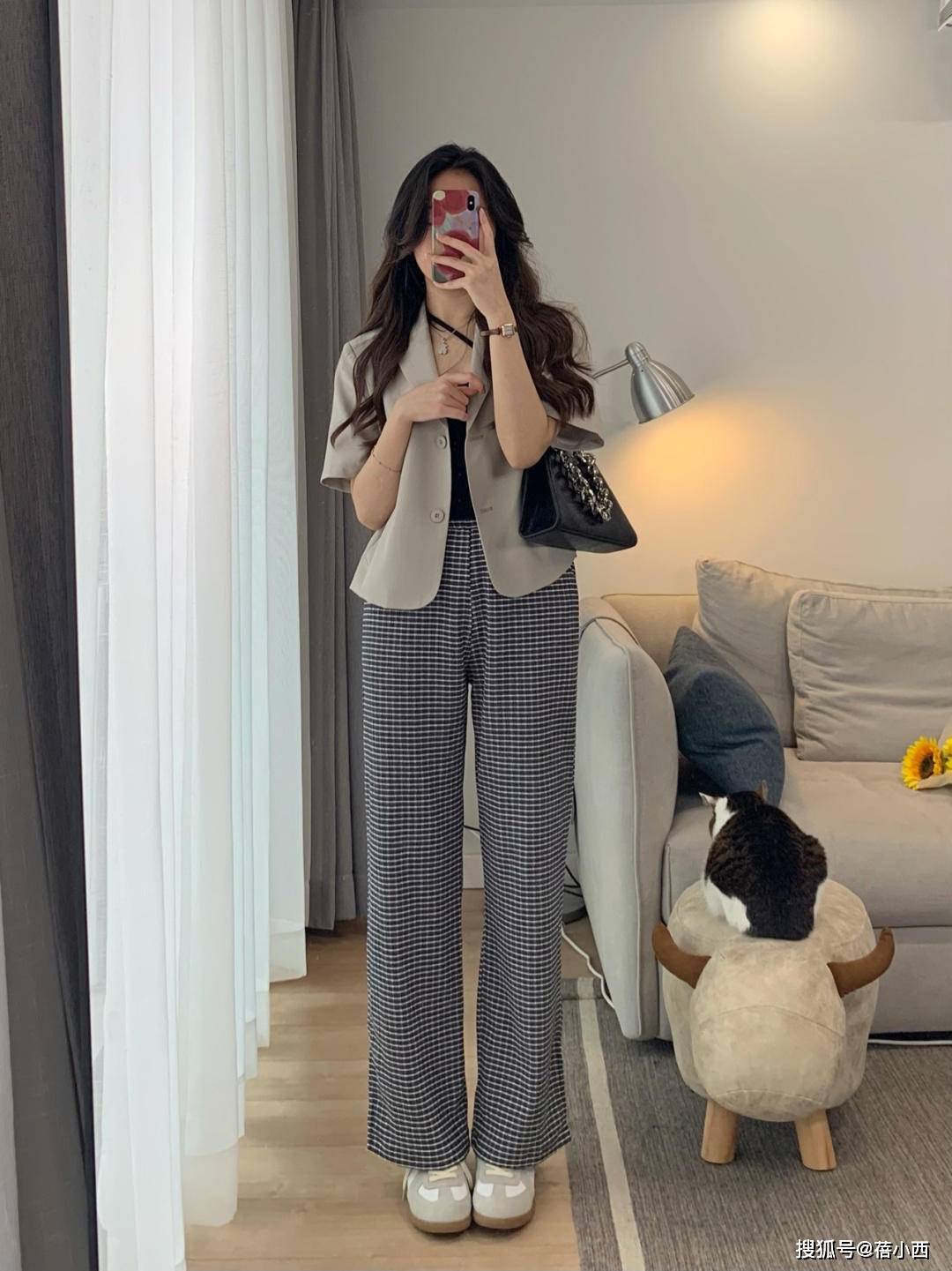 整体 “西装外套”的高阶穿法来了，一衣多穿时髦又气质，适合秋天穿搭