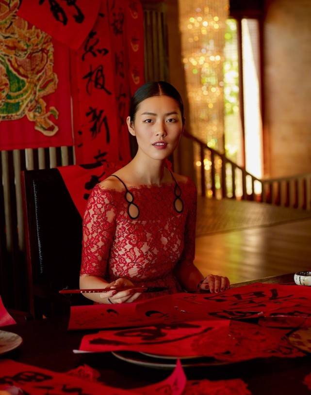 色调 刘雯把“中国红”穿到开挂!最美红色的高级感穿搭,和国庆节更配