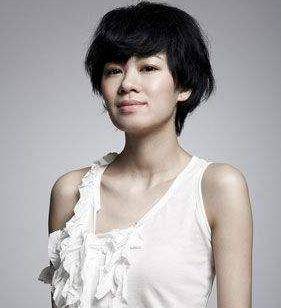 因为|她本是超女第四名，现在混得却比冠军好，开演唱会还一票难求