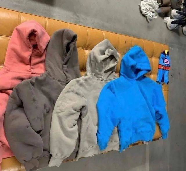 官网 手慢无！Yeezy x GAP联名"初代卫衣"被抢到断码？