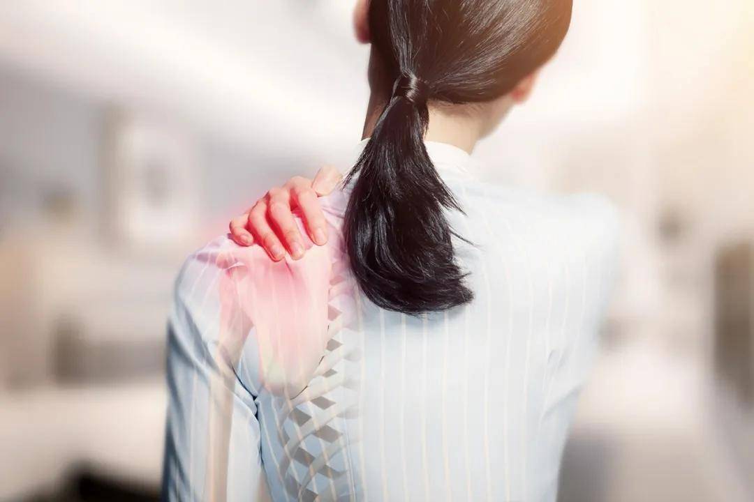这些问题时常困扰我们…胳膊抬起困难总感觉肩膀隐隐发冷肩膀酸胀