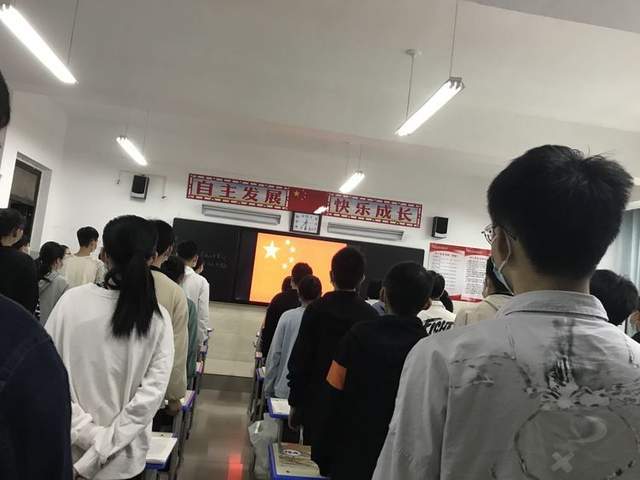 教育|郑州市第二初级中学南校区开展“致敬烈士 献礼祖国”爱国教育活动