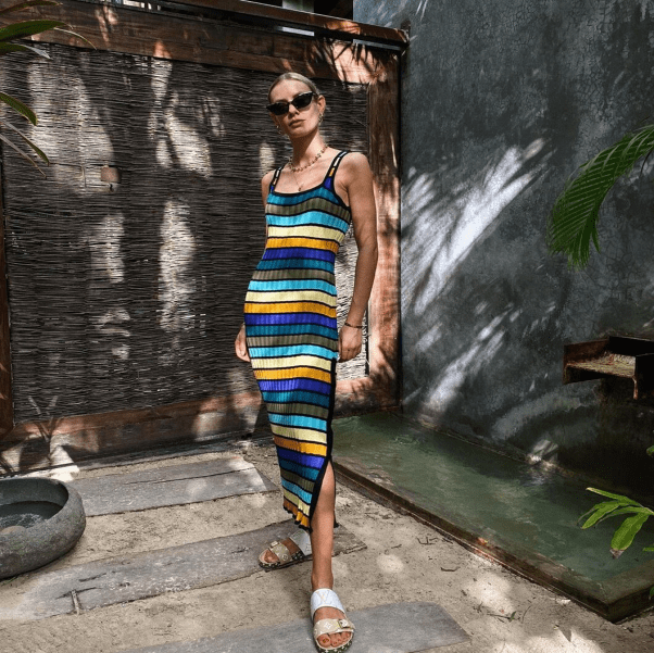 美眉 条纹+裙装，简约又百搭，巧妙组合不翻车，掌握技巧，简约又时髦