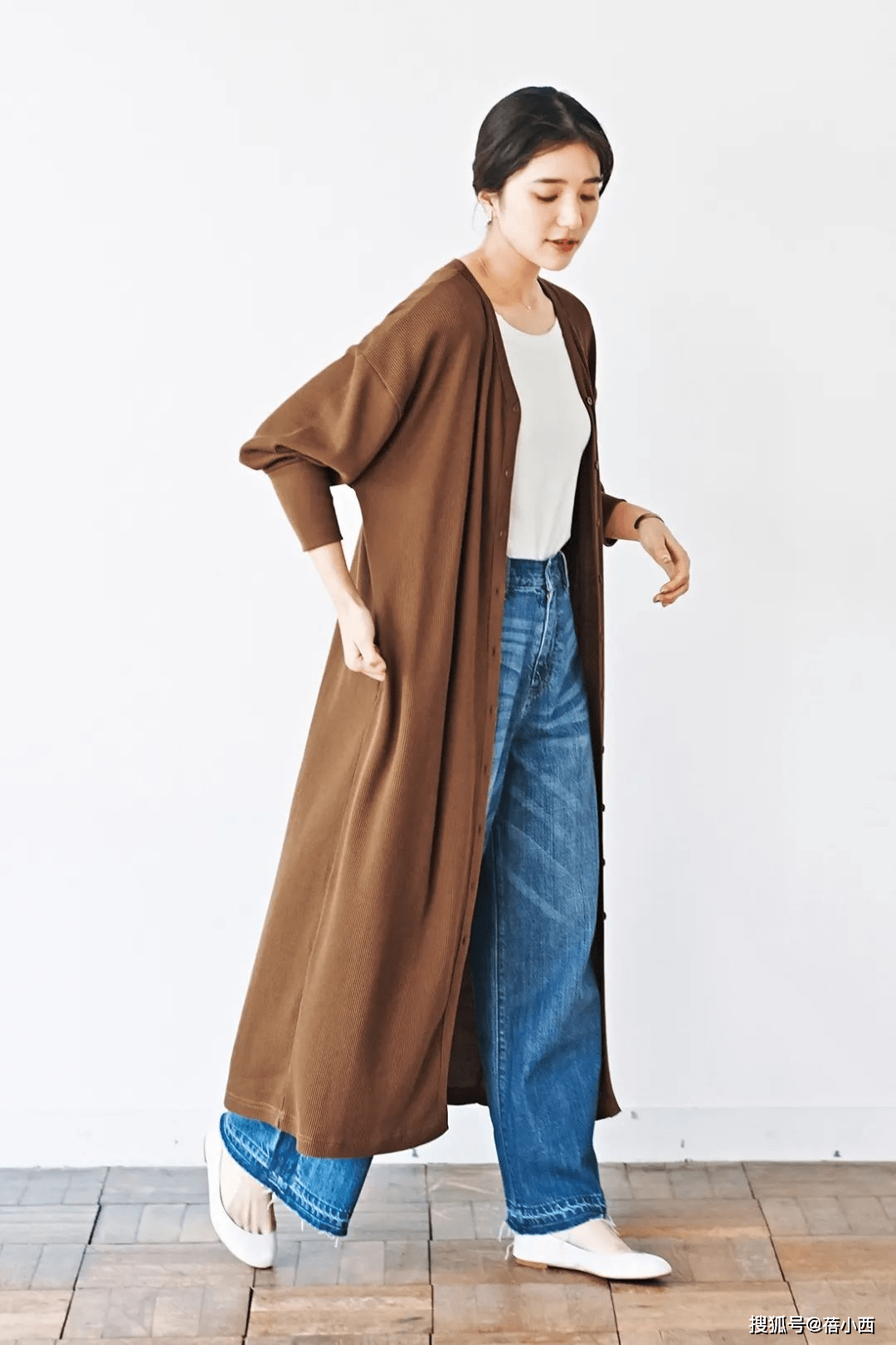 浅棕色 精致优雅的日系穿搭，慵懒中又不乏时尚感，30岁的女性必须学一下
