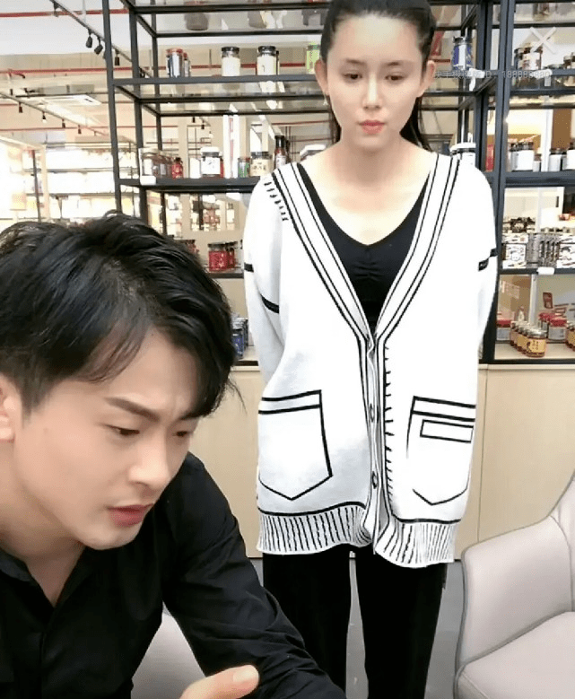 直播间|单飞的安九，扰了辛巴的清幽？