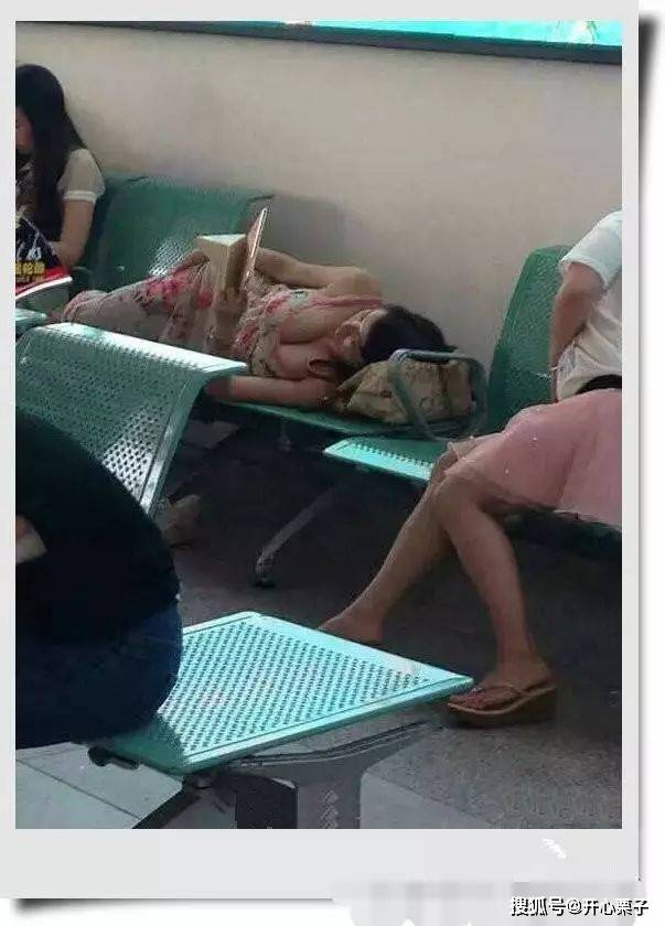搞笑GIF趣圖:同樣都是妹子，為什麼差別就這麼大！ 搞笑整蠱 第2张