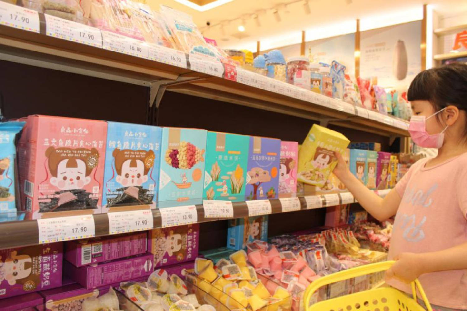 时间|孩子为什么爱吃零食?这更像是种本能,强制阻止是最差的办法