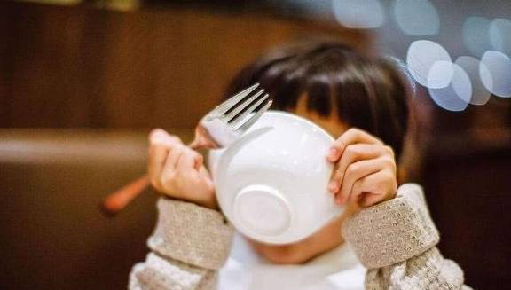 小孩|中国家长的“糊弄早餐”正在兴起，危害孩子健康，家长却一无所知