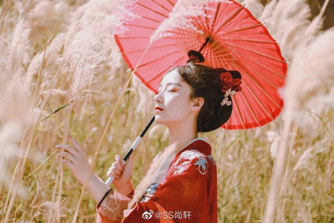 摄影汉服小仙女：笑颜如花绽，玉音婉转流