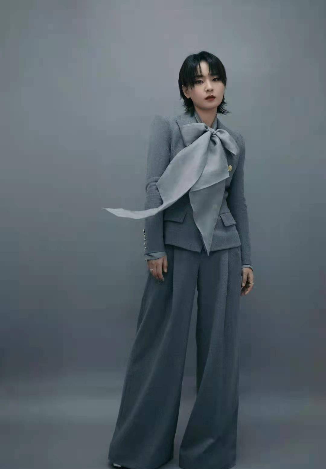 高定 央视国庆晚会群星闪耀！刘嘉玲穿国产高定，刘涛戴30万元珠宝吸睛