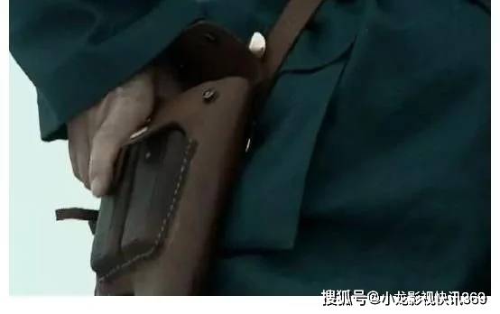 小人|亮剑：难怪钱伯钧对决时会输，你也不看看楚云飞手上拿的什么枪